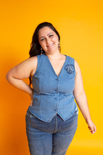 Load image into Gallery viewer, Rosette Vest | Curvy
